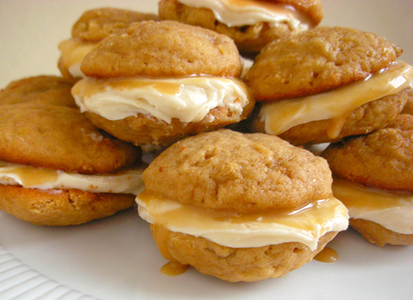 caramel banana whoopie pies