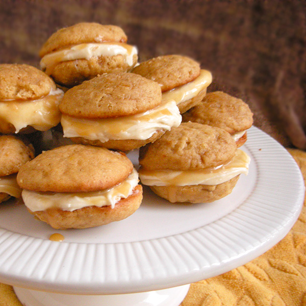 caramel banana whoopie pies