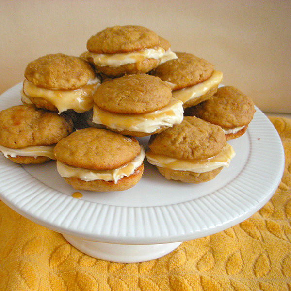 caramel banana whoopie pies