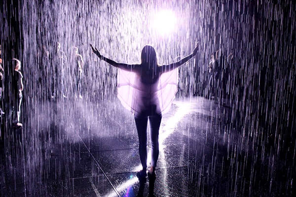 Melissa Klotz in Rain Room, LACMA
